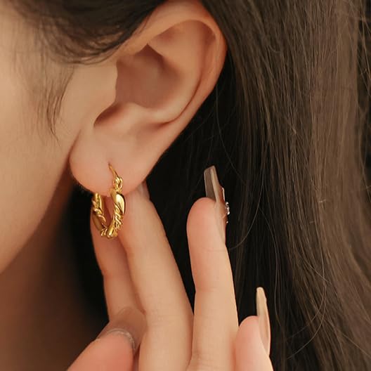 UELSTA Golden Horizon Twisted Creolen für Damen, schlichte und retro-modische Creolen, 18K vergoldet, 925er Silberstifte, Messing PVD-Beschichtung Ohrringe