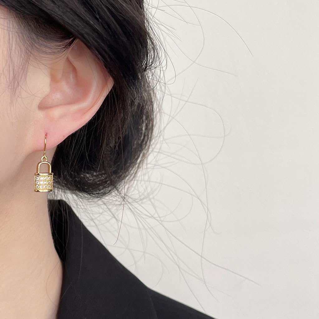 UELSTA Schlüssel und Schloss Asymmetrische Tropfenohrringe für Damen Nachhaltig 18K Vergoldet Recyceltes Messing Mikro-eingelegter Zirkon Strass Einzigartiges Symbolisches Design 7x26mm