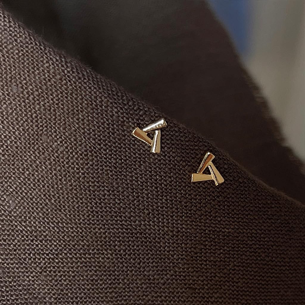 UELSTA Minimalistische Dreiecks-Ohrstecker für Damen, nachhaltig, 14K vergoldet, recyceltes Messing, hypoallergen, 925 Sterling Silber Stifte, PVD-beschichtet, geometrisch & modern, 5mm